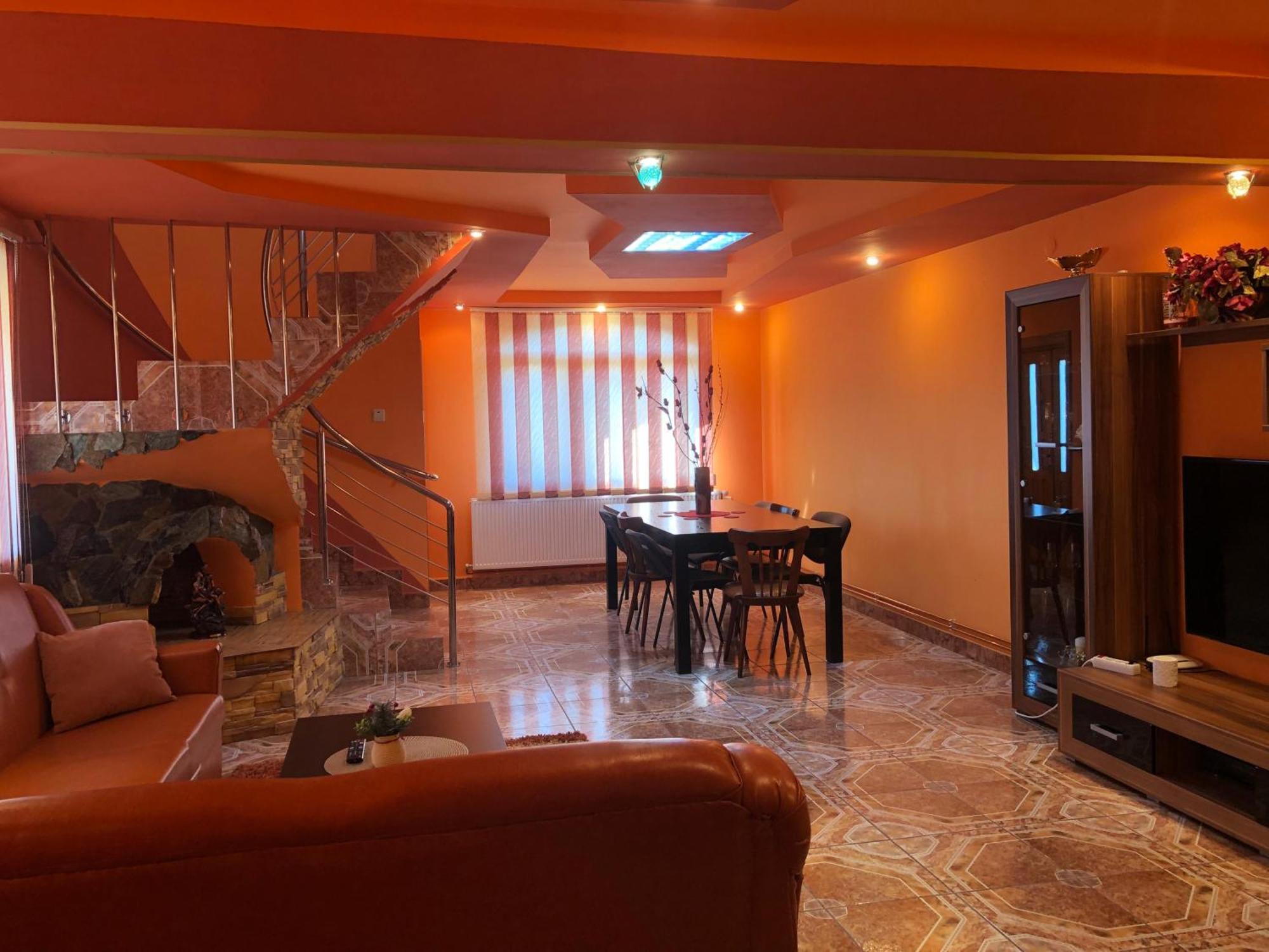 La Conac Complex Deluxe Targu-Jiu Bed & Breakfast Targu Jiu Luaran gambar