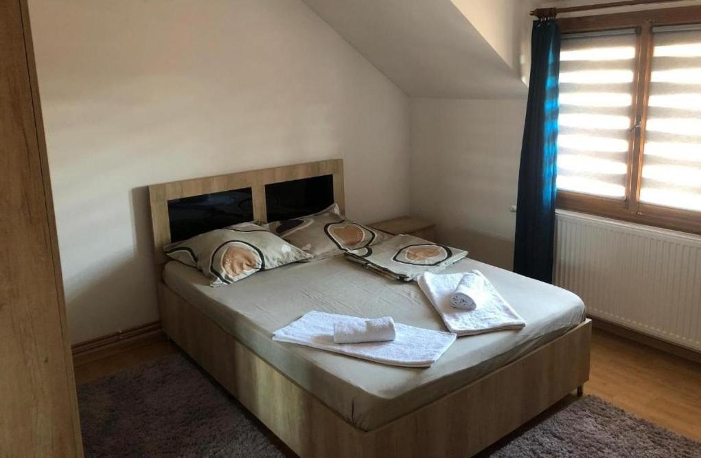 La Conac Complex Deluxe Targu-Jiu Bed & Breakfast Targu Jiu Luaran gambar