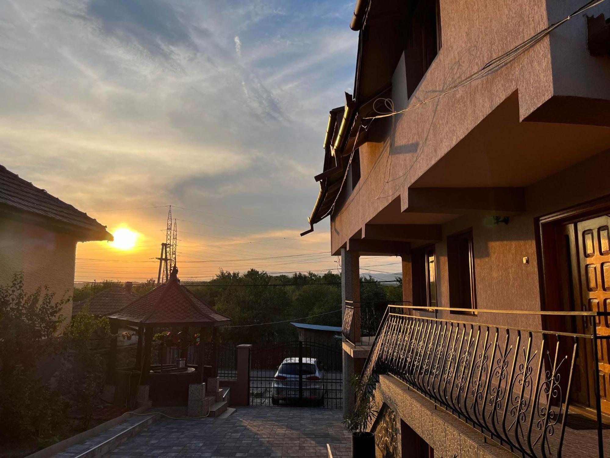 La Conac Complex Deluxe Targu-Jiu Bed & Breakfast Targu Jiu Luaran gambar