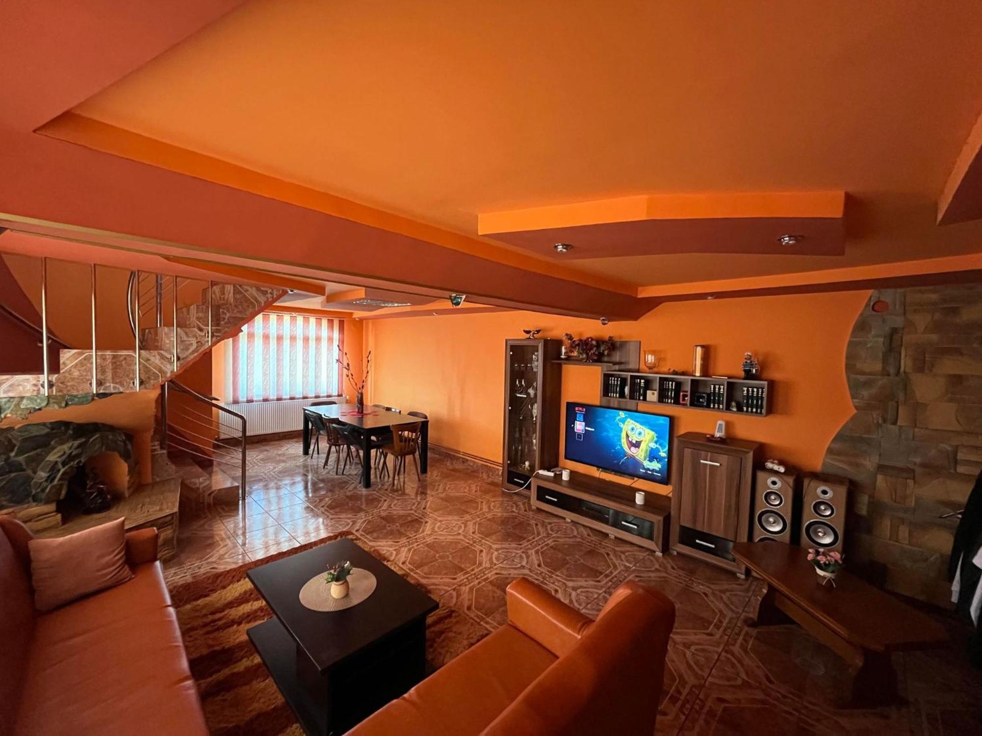 La Conac Complex Deluxe Targu-Jiu Bed & Breakfast Targu Jiu Luaran gambar