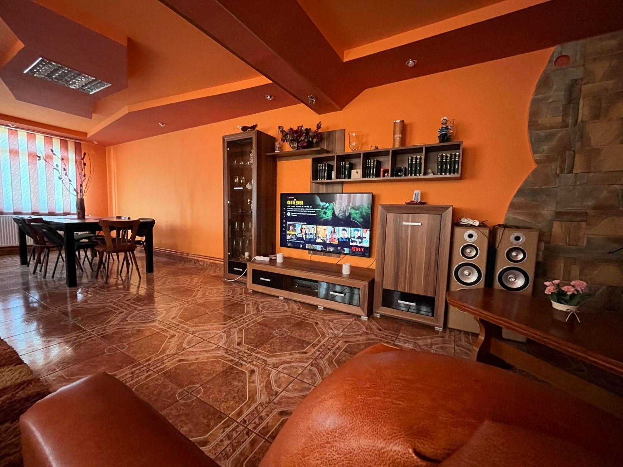 La Conac Complex Deluxe Targu-Jiu Bed & Breakfast Targu Jiu Luaran gambar